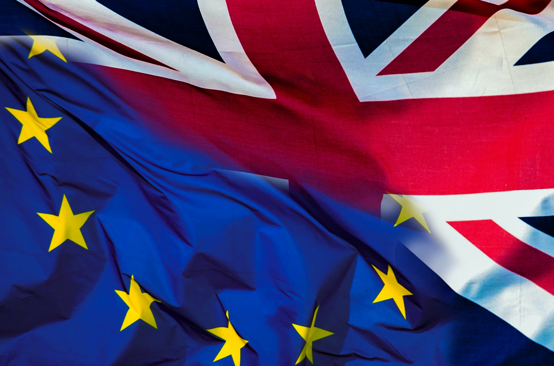 Brexit con bandiere europa e Gran Bretagna. Informazioni riguardo la Dogana